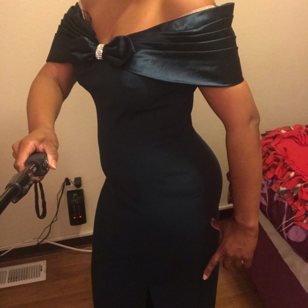 🚨Full length HunterGreen ball gown🚨